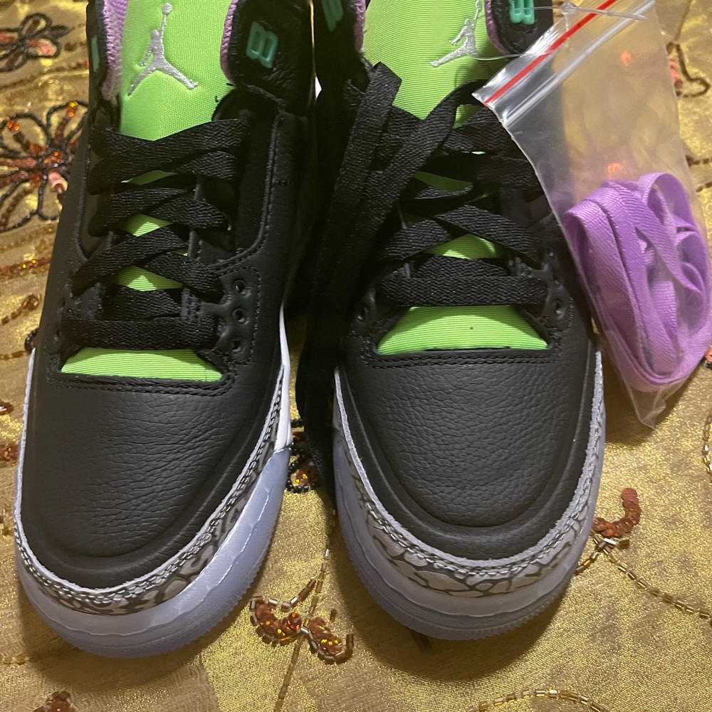 Brand New Air Jordan’s for women and men Retro 3 very nice sneakers